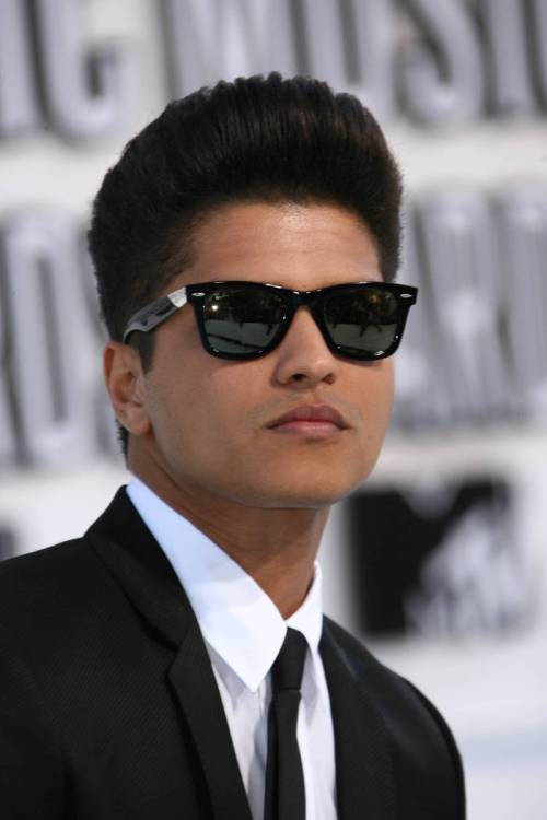 Bruno Mars hort hairstyle