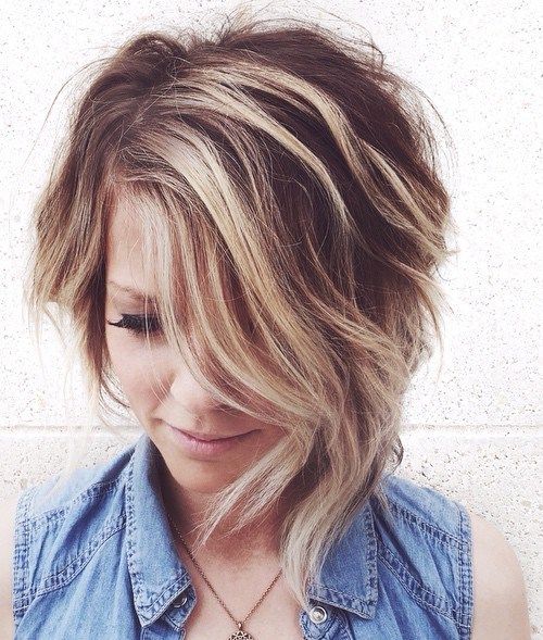 Kort Side-Parted Asymmetrical Hairstyle