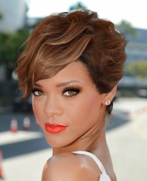 kratek asymmetric wavy hairstyle Rihanna