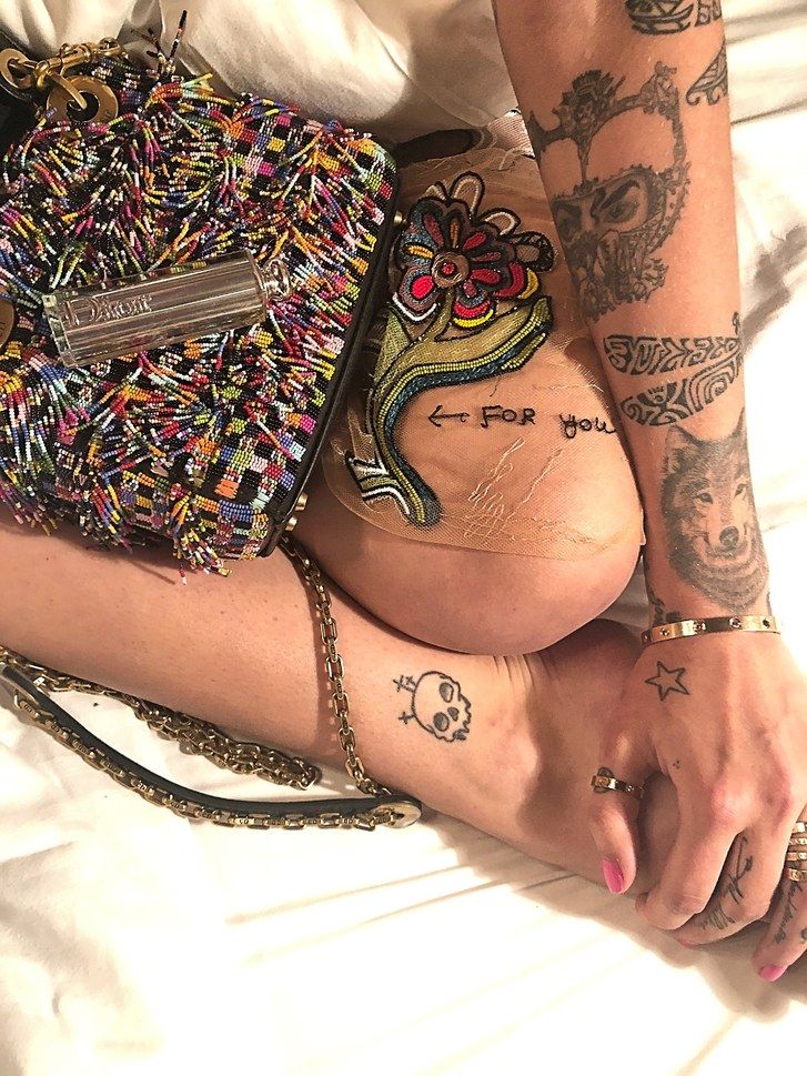 Paríž Jackson Dior Lip Bag Tattoos