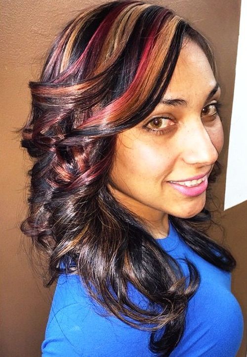 mörk brown hair with burgundy and caramel highlights