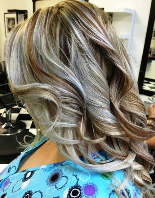 brun blonde curly hairstyle with honey highlights