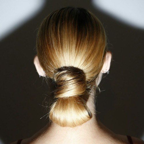 Lepo Low Knot Updo