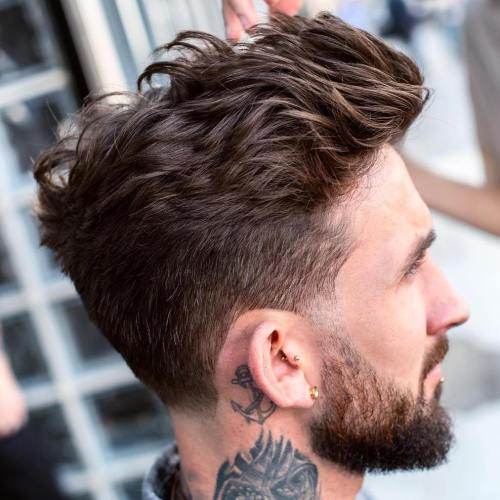 strapatý quiff hairstyle