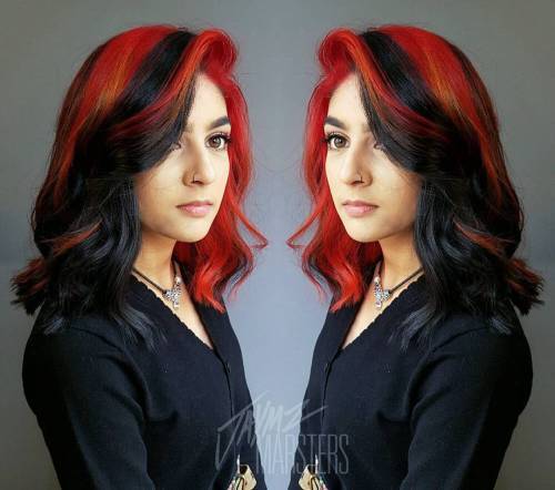 Två tonig Black And Red Hair