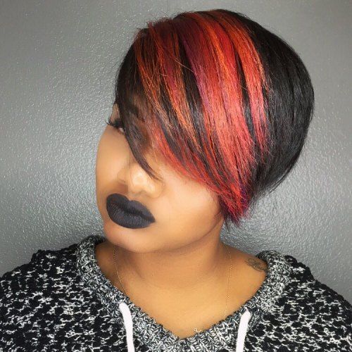Svart Pixie Bob With Red Highlights In Bangs