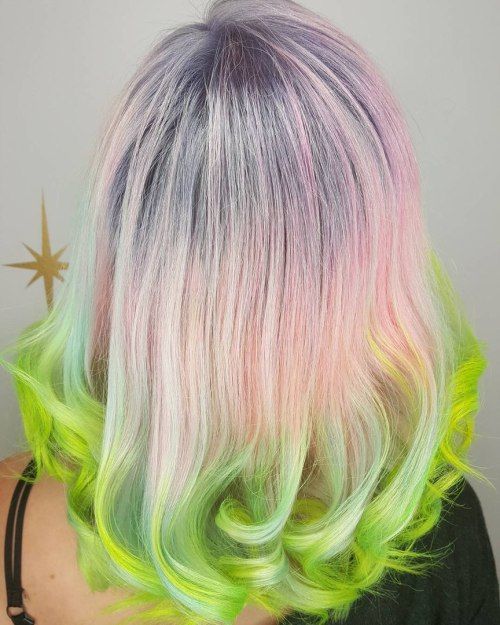 Ljus Pastel Pink Hair With Lime Dip Dye