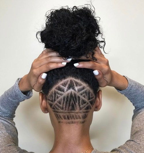 Природно Hairstyle With Shaved Nape Designs