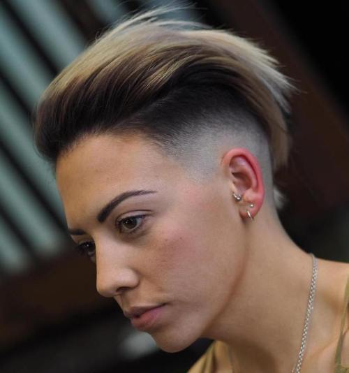 Jumătate Shaved Short Hairstyle For Women