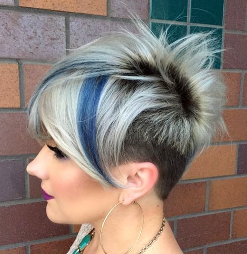 stinkande blonde pixie with dark roots and blue highlights