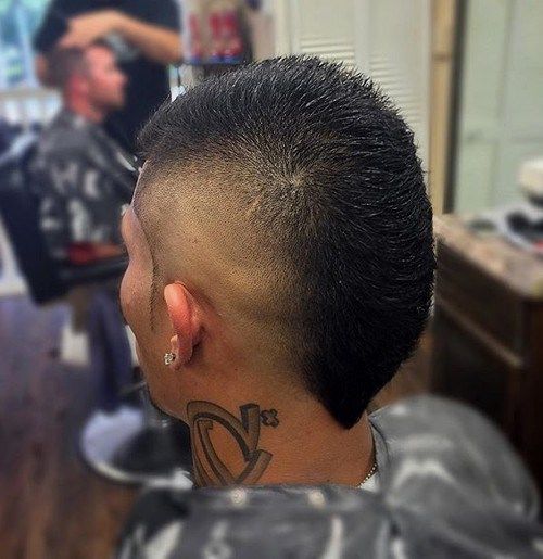 кратак mohawk with skin fade
