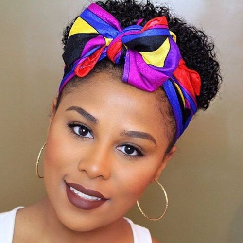 Kort Natural Hairstyle With A Silk Scarf