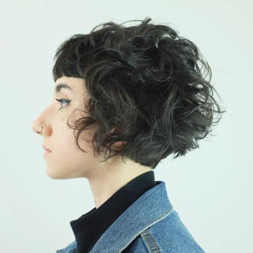 Krátky Bob With Bangs For Curly Hair