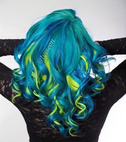 Modrá Green Hair With Yellow Highlights
