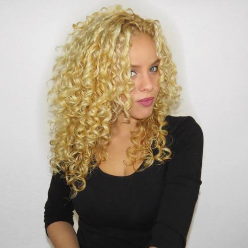 Blondínka Perm Hairstyle