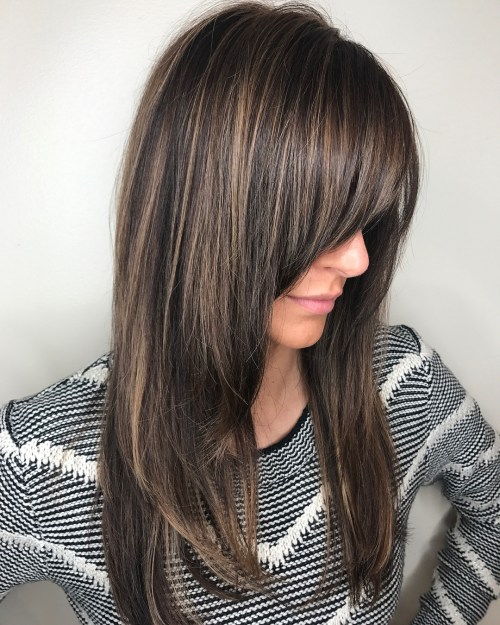 Lång Brunette Hairstyle with Layered Ends