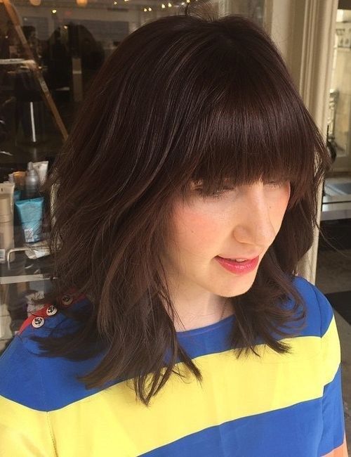 stredná layered brown hairstyle with bangs