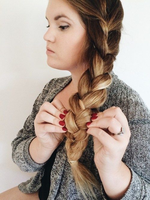 prostý side braid for long thick hair