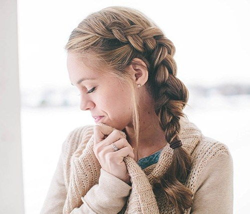 у out side braid hairstyle for long hair