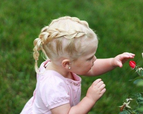 Două braids hairstyle for baby girls