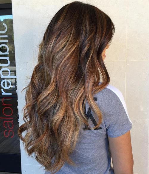 Lång Brown Hair With Highlights