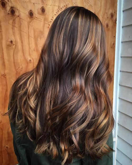 Lung Brunette Hair With Highlights