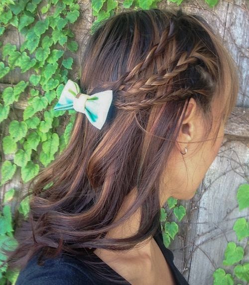 halv up braided hairstyle with a bow