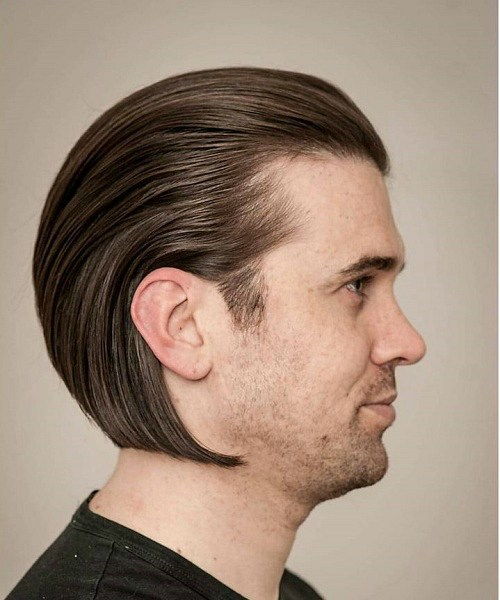Средње Slicked Back Hairstyle For Men