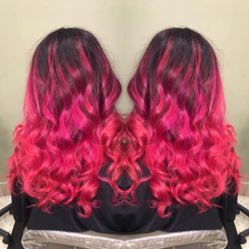 Ljus Pink Curly Hair With Black Roots
