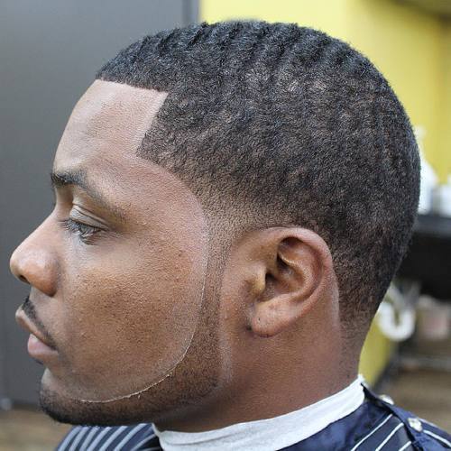 muži's short African American haircut