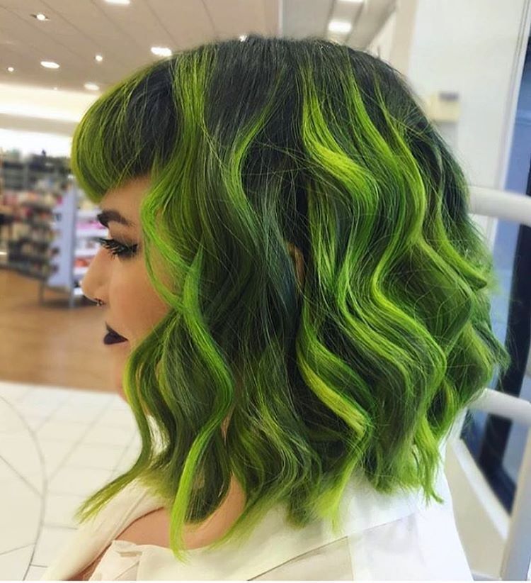 čierna Hair With Green Balayage