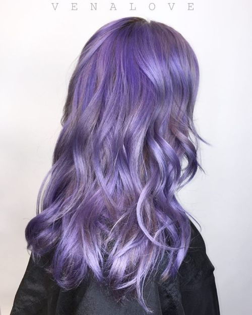 Pastell Purple Wavy Hair