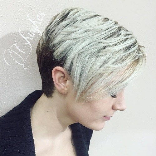 mic de statura layered two-tone hairstyle
