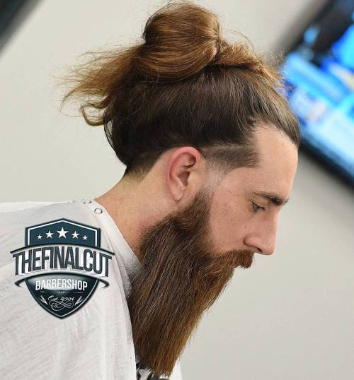 Lång Hair Man Bun With Beard And Line Up