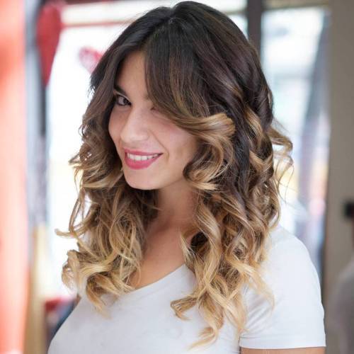 Lung Curly Hairstyle With Ombre Highlights