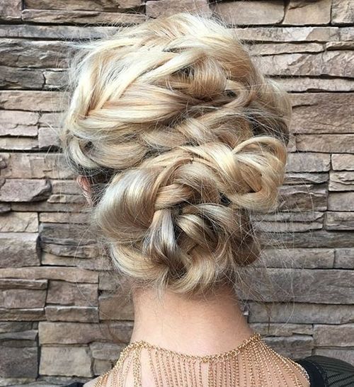 chaotický braided updo hairstyle