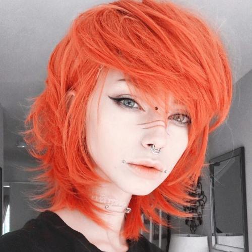 Srednje Layered Orange Hair