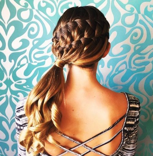 limba franceza braids and side ponytail