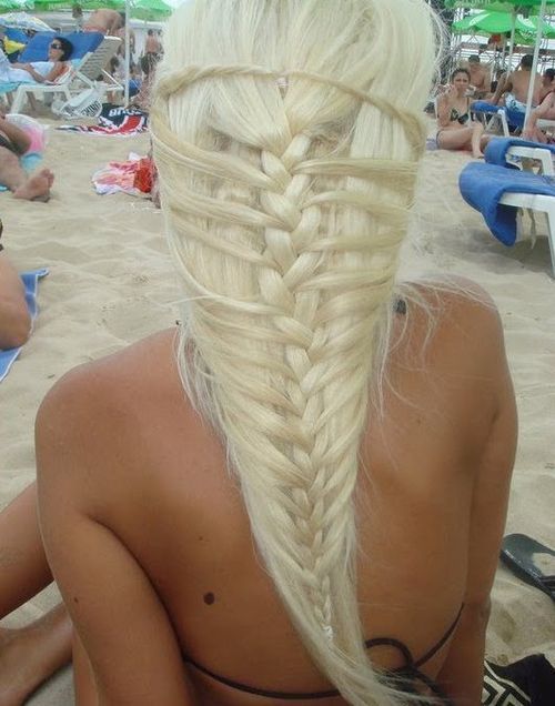 Sirenă braid hairstyle
