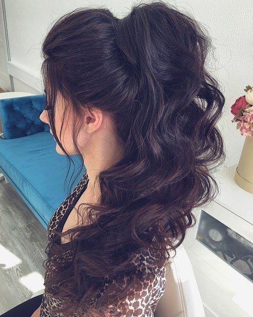 Дуго Curly Ponytail With A Bouffant