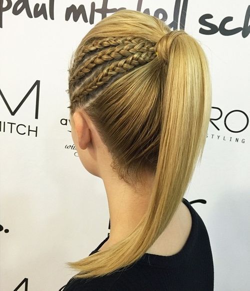 троструко side braid into pony hairstyle