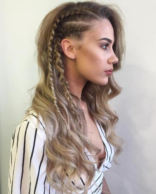Lung Wavy Hairstyle With Side Braids