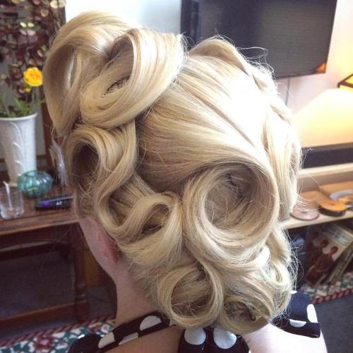 Epocă Updo With Pin Curls
