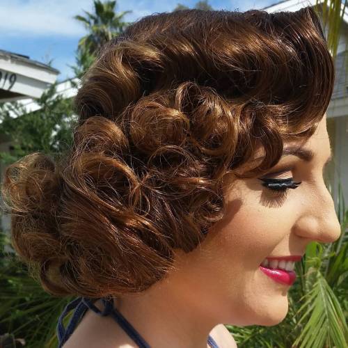Epocă Curly Bob Hairstyle