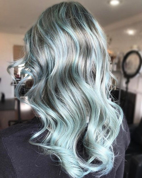 grå and pale blue hair