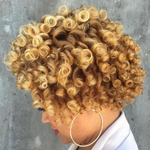 afrikansk American Short Curly Blonde Hairstyle