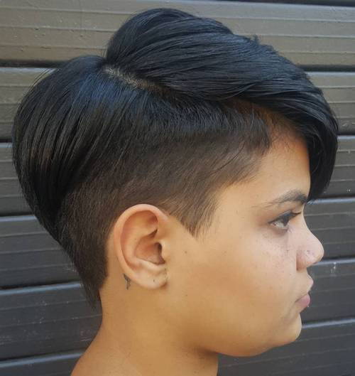kratek sassy women's haircut with temple undercut