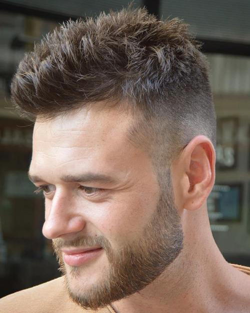 polovičná Shaved Men's Spiky Haircut