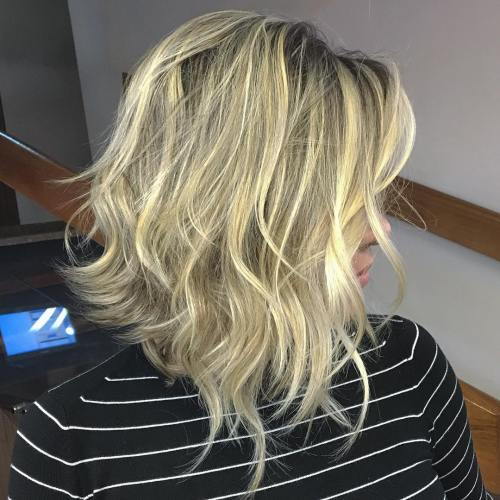 Lång Layered Bob With Black Roots