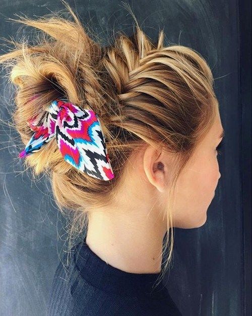 chaotický updo with fishtail braid